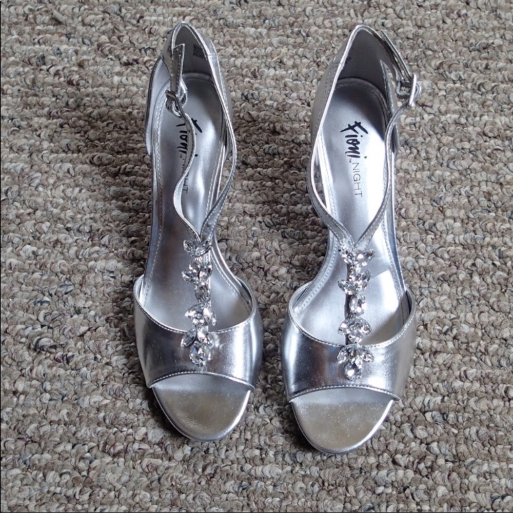 Fioni Silver Heels